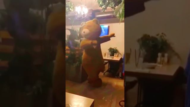 Мишка танцует лизгинку смотреть онлайн