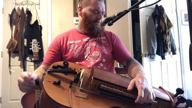 “Strange Kind of Love” (a cover of Peter Murphy) practicing hurdy gurdy and guitar looping! смотреть онлайн
