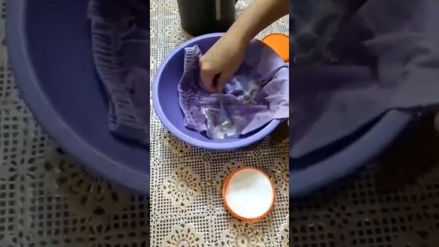 Выводим пятна от одуванчиков с помощью порошка Мистик смотреть онлайн