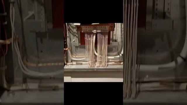 Electrical Panel. Электрический щит в США. Нью Йорк, парикмахерская.