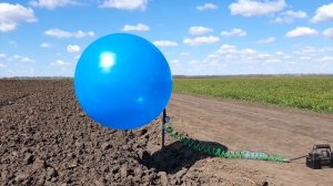 Вот что Будет Если Взорвать Машиной Самый Большой Шар в Мире