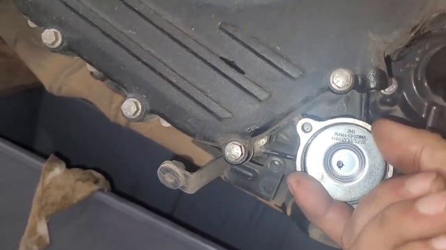 Замена масла Bajaj Dominar 400 UG от рукожопа. смотреть онлайн