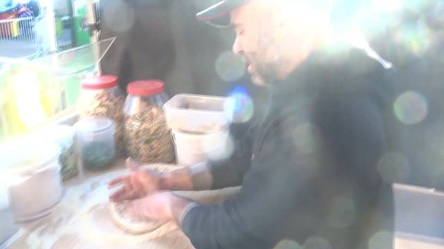 How to Stretching 4 Pizzas at the same time with ( Massimo Nocerino) смотреть онлайн
