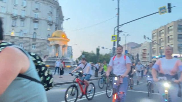 Ночной Велофестиваль, Москва 9 июля 2022. Велочопперы с музыкой смотреть онлайн