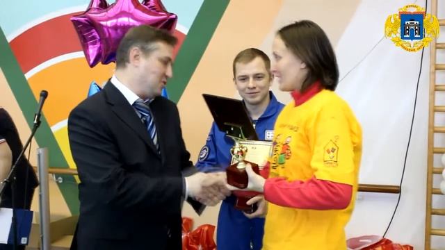 Спортивный праздник в центре Роналда Макдоналда смотреть онлайн