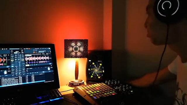 testing Maping AKAI APC 40 With Traktor Pro 3 Progressive Hosuse Dj Set смотреть онлайн