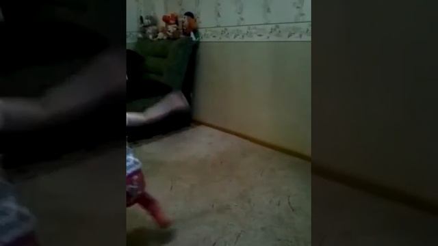 Малышка учится танцевать у Виталия Тищенко смотреть онлайн