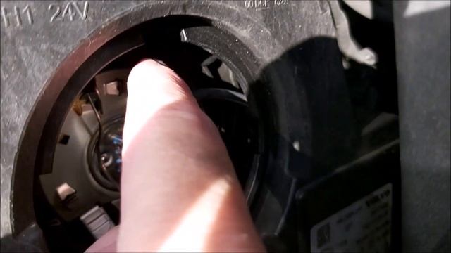 Volvo truck headlight bulb replacement - And others смотреть онлайн