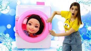 Испорчено платье куклы БАРБИ! Видео для девочек - играем в мамы и дочки