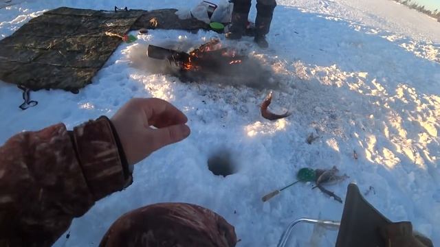 РЫБАЛКА В ХМАО. ОКТЯБРЬСКИЙ Р-ОН. оз ОКУНЕВОЕ. смотреть онлайн