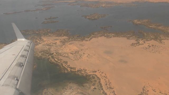 landing of Egyptair Flight MS395 at Aswan Airport смотреть онлайн