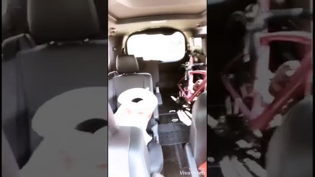 Review TOYOTA VOXY Vs Sepeda