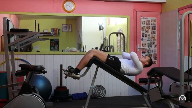 Скручивания на наклонной скамье смотреть онлайн