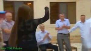 Все обсуждают  эту чеченку,чеченская девушка танцует лезгинку