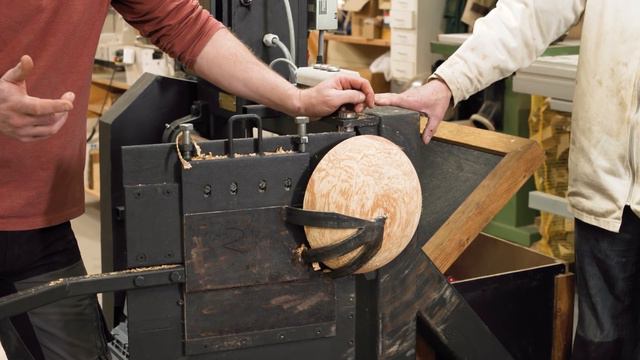 Demo The Mastodon, a bowl coring machine. (Video made for the woodturners worldwide symposium 2022) смотреть онлайн