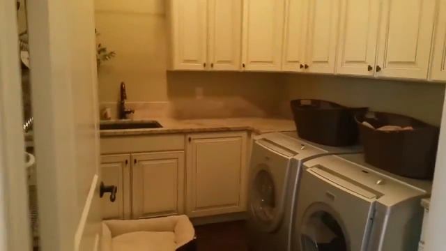 Gorgeous Little Valley Home w/ a Pool смотреть онлайн