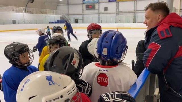 РАБОТА С РЕБРАМИ КОНЬКОВ В ХОККЕЕ - Тренировка на хоккейных сборах с Игорем Пилюгиным смотреть онлайн