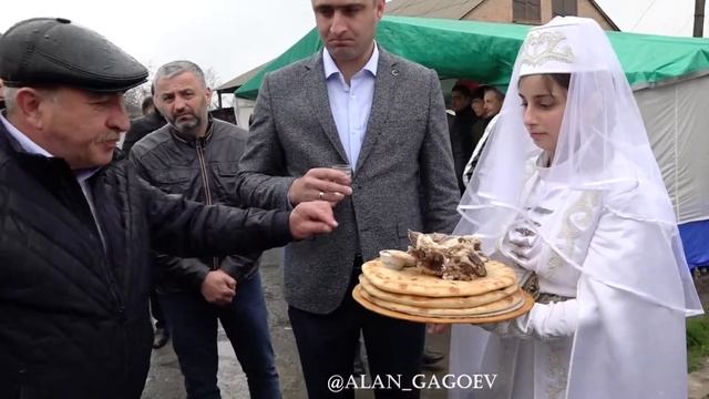 Красиво выдали дочку замуж, по обычаю. смотреть онлайн