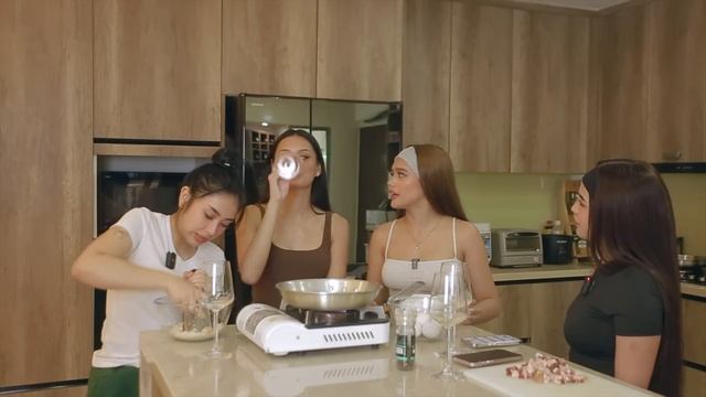 Cooking with ABCD GIRLS + Never Have I Ever | Danica O. смотреть онлайн