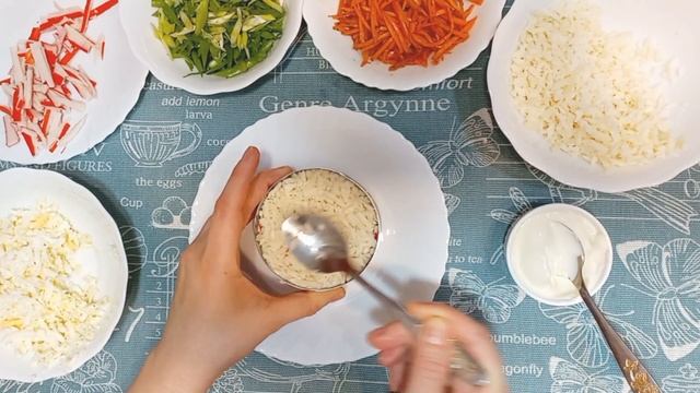 БЕСПОДОБНЫЙ СЛОЁНЫЙ САЛАТ С КРАБОВЫМИ ПАЛОЧКАМИ И МОРКОВЬЮ ПО-КОРЕЙСКИ | Слоеный салат смотреть онлайн