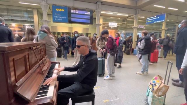 Passengers Are Shocked By Classical Piano Improvisations