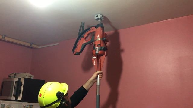 Установка пластиковой распаечной коробки на бетонное основание. Быстро легко и красиво... смотреть онлайн