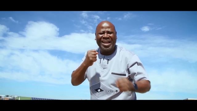 REV DR TT CHIVAVIRO FT SIPHO MAKHABANE : Famba Usacheuke (Official) Video 2023 смотреть онлайн