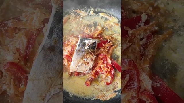 Скумбрия тушеная с овощами в сметане #готовлюсам #рецепты #рыба #доброеутро #shorts смотреть онлайн