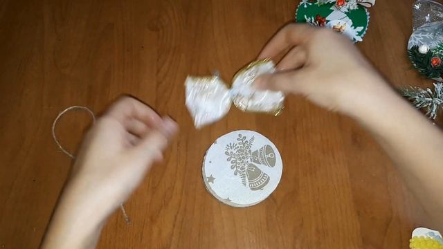 DIY Бюджетные игрушки на елку своими руками смотреть онлайн