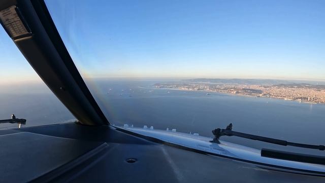 The most stunning approach into Barcelona El Prat airport from Boeing 737 cockpit (4K) смотреть онлайн