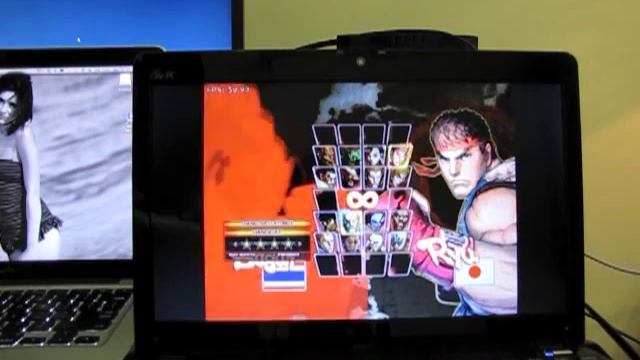 ASUS Eee PC 1215B - Playing Street Fighter IV