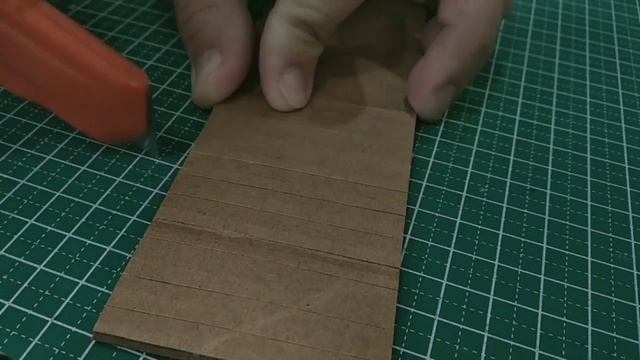 КАК СДЕЛАТЬ своими руками ЦИЛИНДРИЧЕСКУЮ ШКАТУЛКУ из картона. Красивые поделки из подручных средств смотреть онлайн