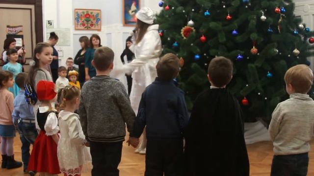01 Выход Дедушки Мороза смотреть онлайн