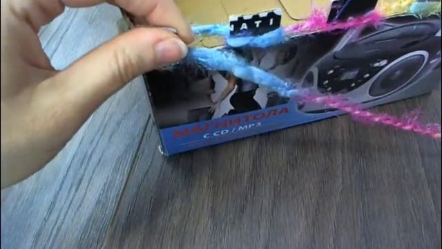 Шарф-труба, связанный на коробке смотреть онлайн