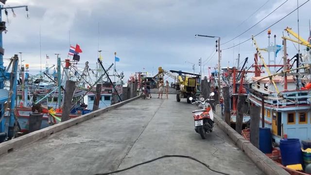 Bang Saray Old Town, Pier смотреть онлайн
