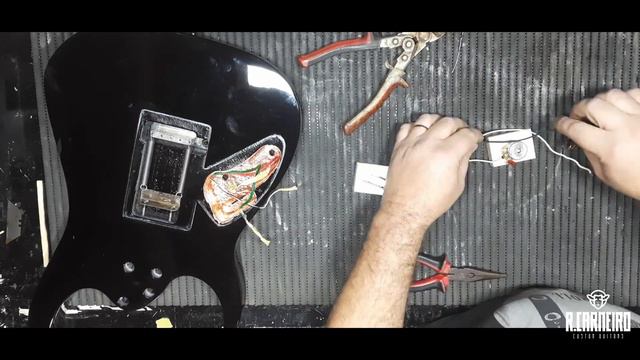 Reforma total guitarra Ibanez - Vídeo 3 - polimento, montagem e regulagem смотреть онлайн