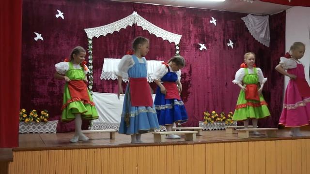Танцевальная студия "Карамель" Город Мезень.Танец "Лавочки" смотреть онлайн