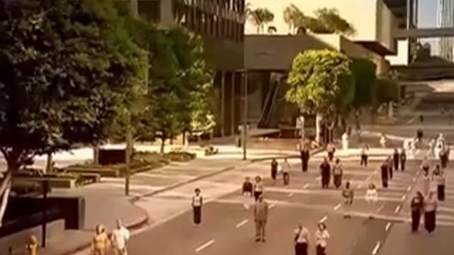 In 2003, Saturn released a commercial on the inefficiency of cars and how much space they occupy. смотреть онлайн