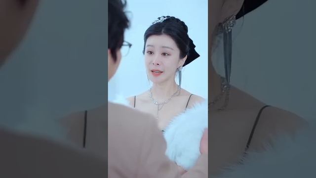 【Multi SUB】女孩被未婚夫和閨蜜背叛劈腿，走投無路的她決定找身價過億的總裁幫忙，原以爲會被拒之門外，沒想到男人直接和她閃婚，原來兩人早已相識，女孩還曾是他的救命恩人 #女頻 #虐戀 #霸道總