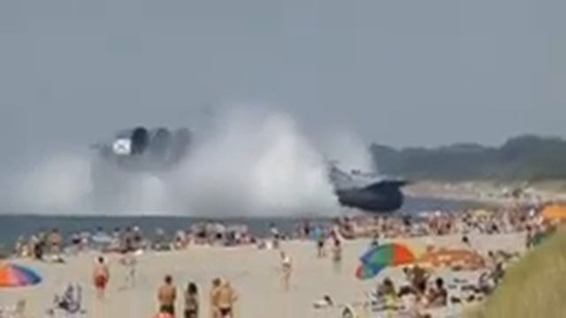 Russian Navy Hovercraft Lands On Busy Beach -PART ONE смотреть онлайн