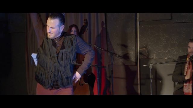 A mano y pie. Victor Fernández смотреть онлайн