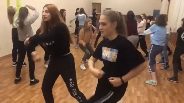 Актёрские тренинги Crazy Family 1 смотреть онлайн