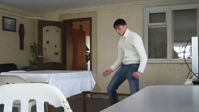 пацан не плохо танцует! смотреть онлайн