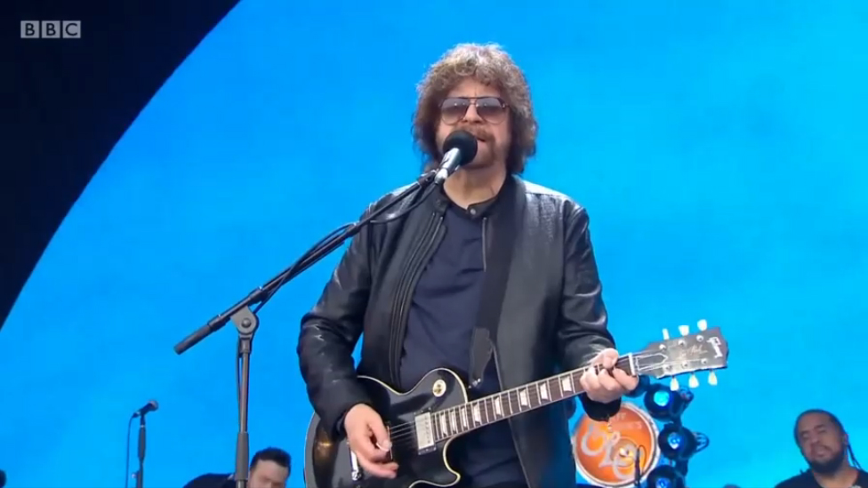 Jeff Lynne's ELO - "Mr. Blue Sky" (Live 2016) смотреть онлайн