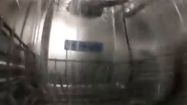 Внутри посудомоечной машины (Inside of the dishwasher) смотреть онлайн