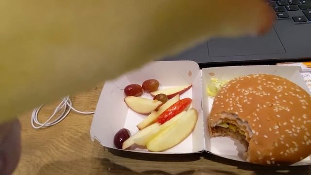 i SPENT 12 HOURS at MCDONALD'S playing Pet Simulator X смотреть онлайн