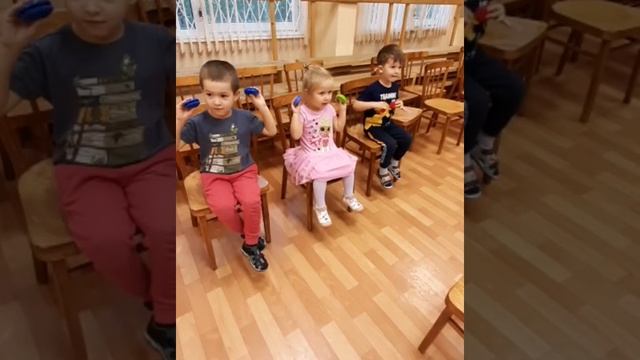 Шумовой оркестр малышей смотреть онлайн