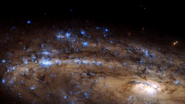 A Stretched Spiral Galaxy NGC 4100 смотреть онлайн