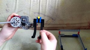 часы с маятником из лего / часовой механизм lego / сборка