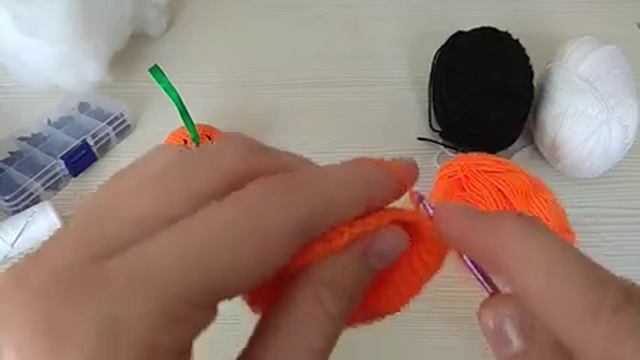 МК вязаный шарик тигр на ёлку! Часть 1! смотреть онлайн
